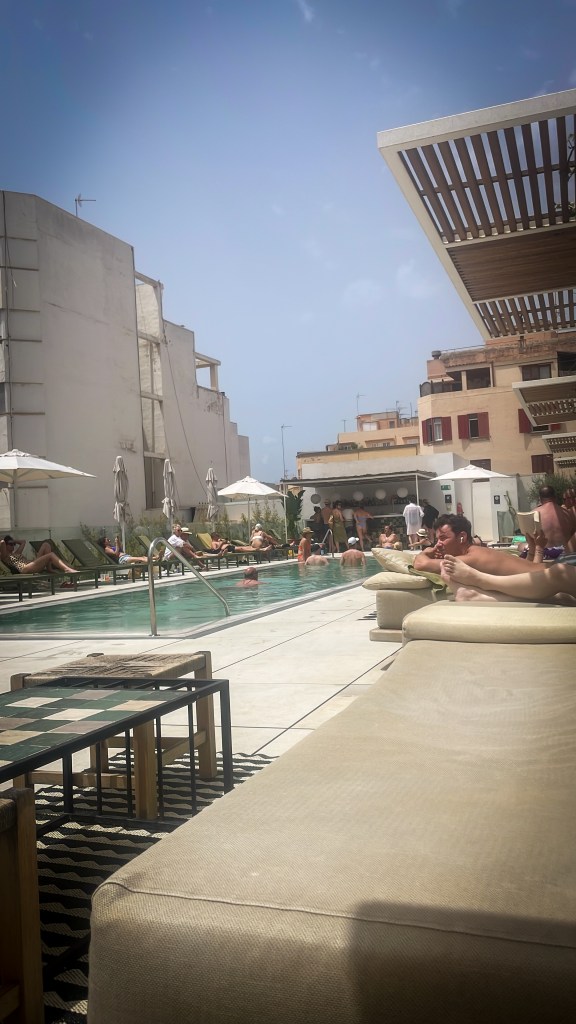hm palma blanc rooftop pool