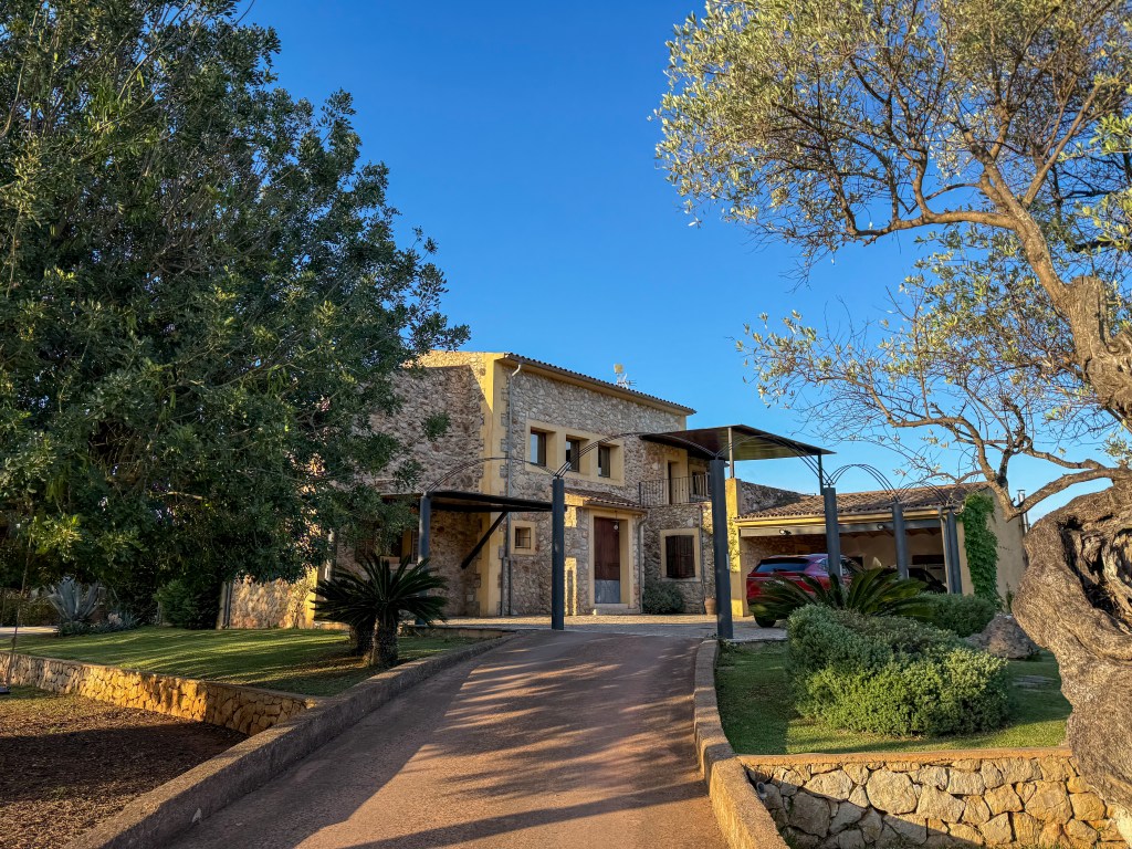 Villa vs Hotel: Which Is Better for a Girls’ Trip? my Honest Mallorca Comparison